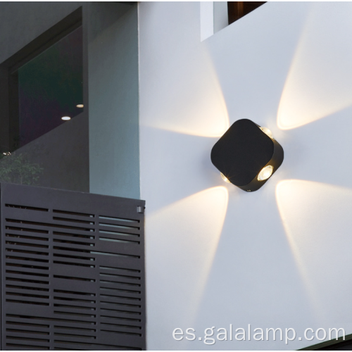 Escaleras, apliques modernos con iluminación LED.